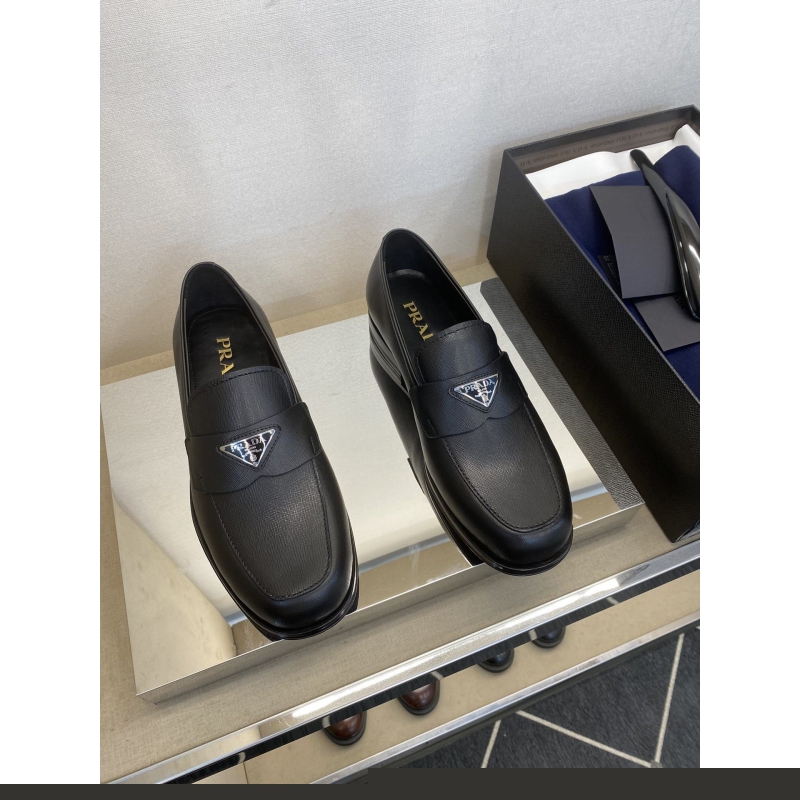 Pra*a leather shoes